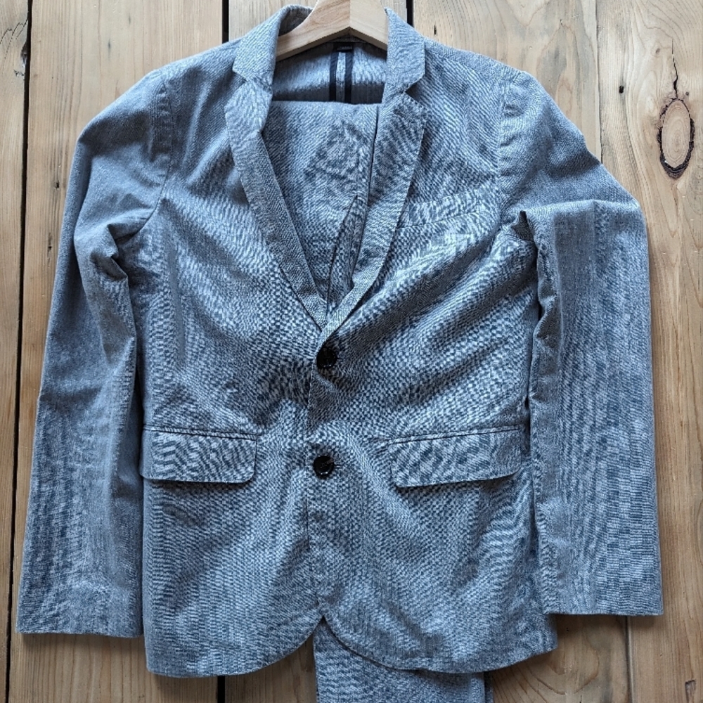 Used like new J.Crew Crew Cuts Ludlow Light Grey Cotton Suit (size 12).